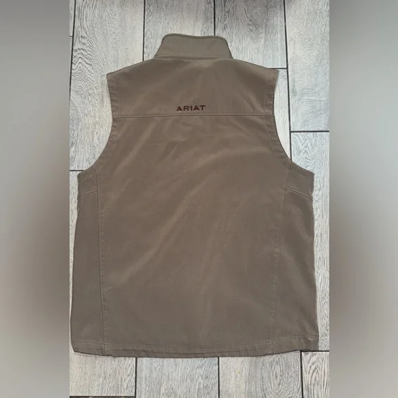 Men's Tan Ariat Vest - Picture 6 of 6
